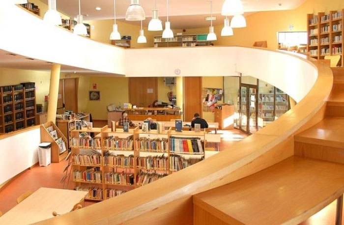 Biblioteca municipal - iniciativas en idiomas + libros iniciativas en inglés