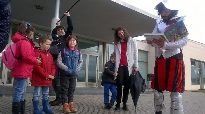 Don Quijote, Pinocho, Caperucita y Dorothy fomentan la lectura en las calles sadenses en el Da del Libro