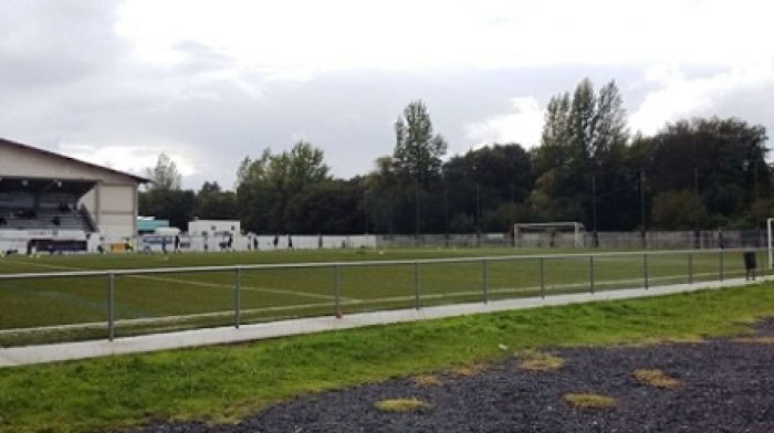 O goberno local inclue o acondicionamento do campo de ftbol AS MARIAS-ANDRS PENA NO POS