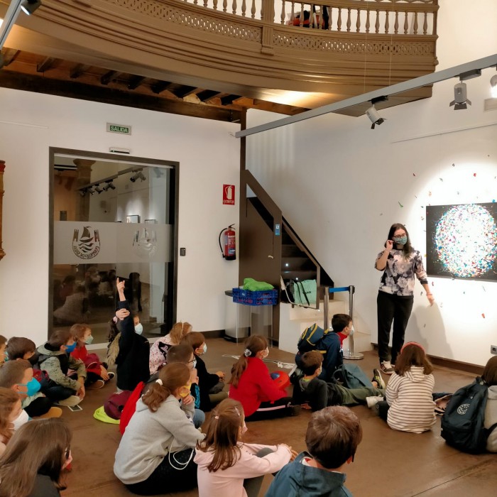 Obradoiro en Sada con recogida de plstico para convertirlo en una obra artstica  