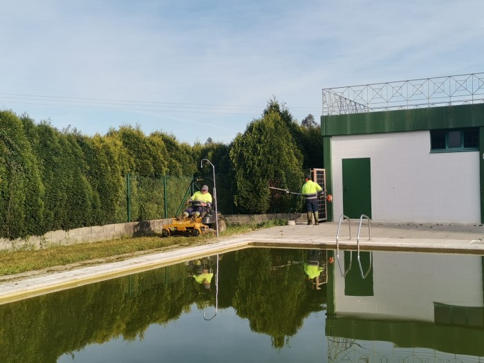 Ayuntamiento de Sada y Sargadelos firman el convenio que permitir un ao ms la apertura de la piscina del Castro, la Pa do Loureiro