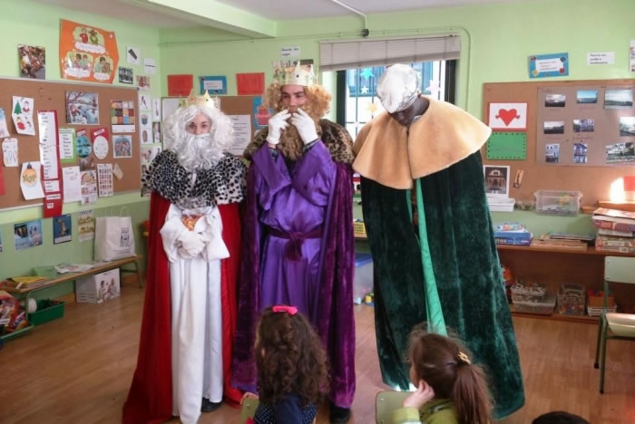 Los colegios y centros de Sada reciben la visita de los Reyes Magos