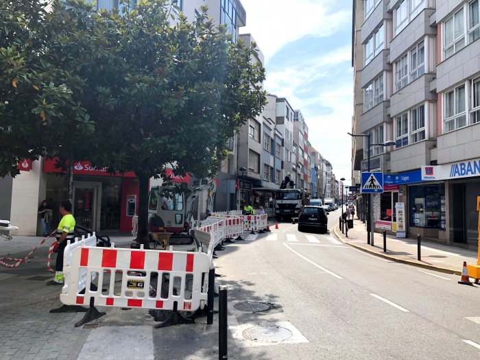 Renovacin do abastecemento de auga na avenida Barri de la Maza