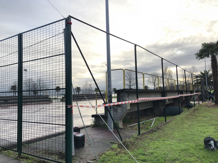 Sada cambia o cerramento das pistas polideportivas do Paseo Martimo