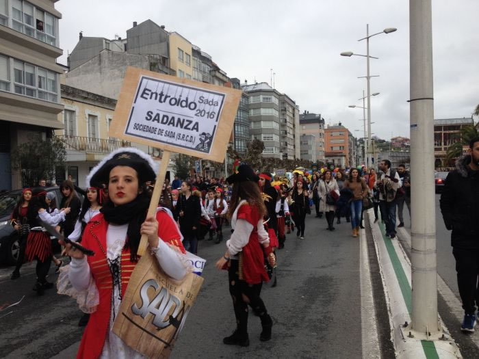 Sada despidi el Carnaval con desfile, fiesta y entierro de la sardina