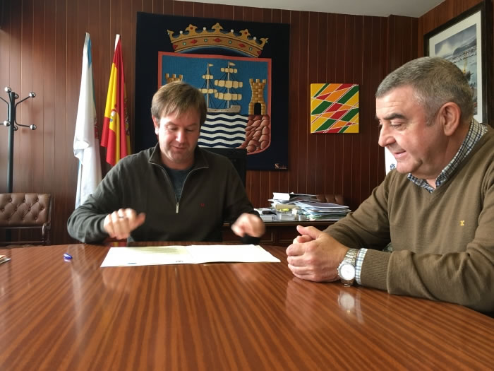 Sada firma coa Confradía de Pescadores un convenio para a recuperación do oficio tradicional de Redeira e poder ofrecer un futuro traballo ás veciñas de Sada