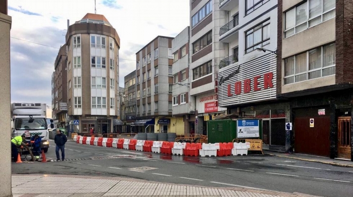 Sada realiza la instalacin de nuevos servicios y pavimentacin as como la sustitucin de las redes principales y sus acometidas en la calle del Ro y en la Travesa de la calle de la Obra