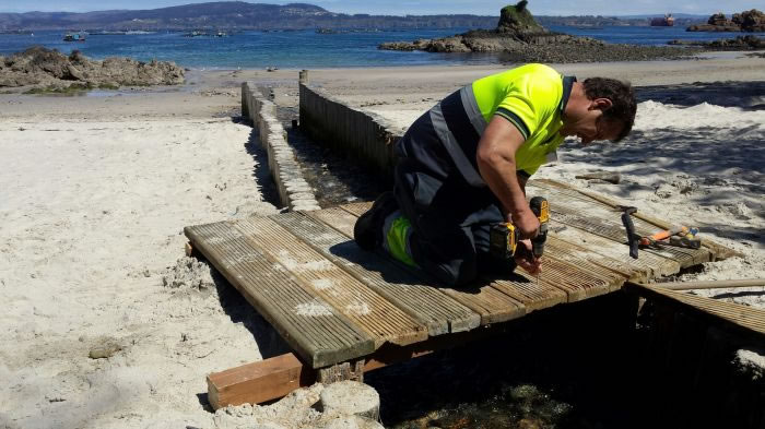 Sada repara los daos ocasionados en el arenal de San Pedro en Veigue